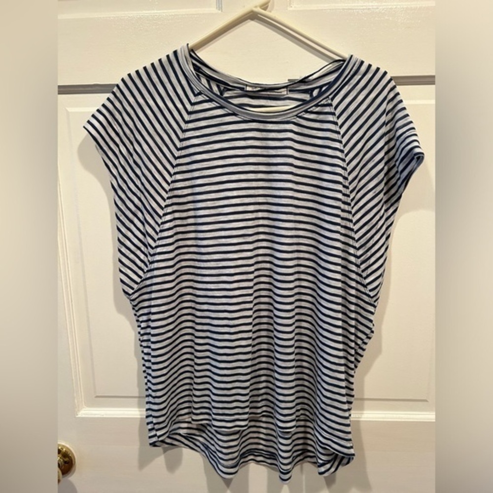 WE THE FREE WOMENS SIZE SMALL BLUE & WHITE STRIPED SHORT SLEEVE T SHIRT